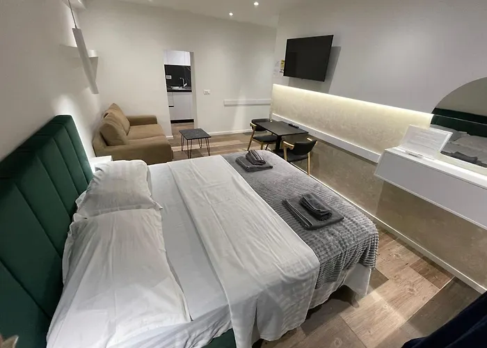 Le Petite Central Studio Apartments
