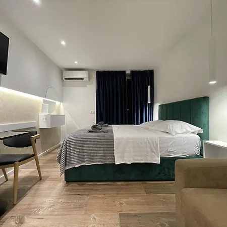 Le Petite Central Studio Apartments Tirana Exterior photo