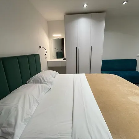 Le Petite Central Studio Apartments Tirana Exterior photo