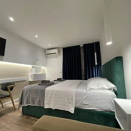 Le Petite Central Studio Apartments Tirana Exterior photo